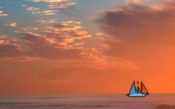 voilier au coucher du soleil dans la baie d'agadir